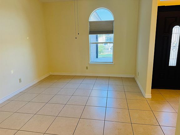 3rd image of 3905 Aidin St