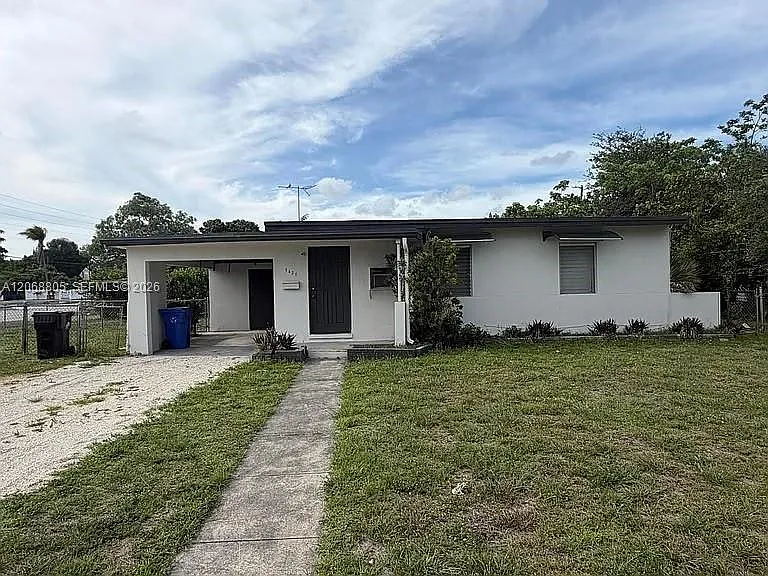 1437 NW 10th Pl — Photo 1