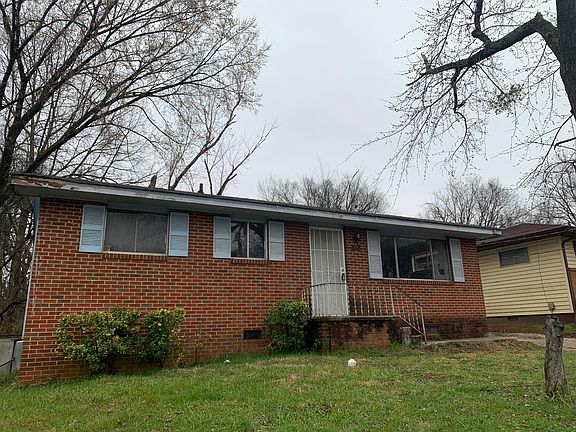2nd image of 1018 N Hickory St