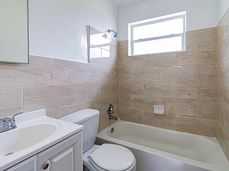 630 NW 15th Ter #1-2 — Photo 12