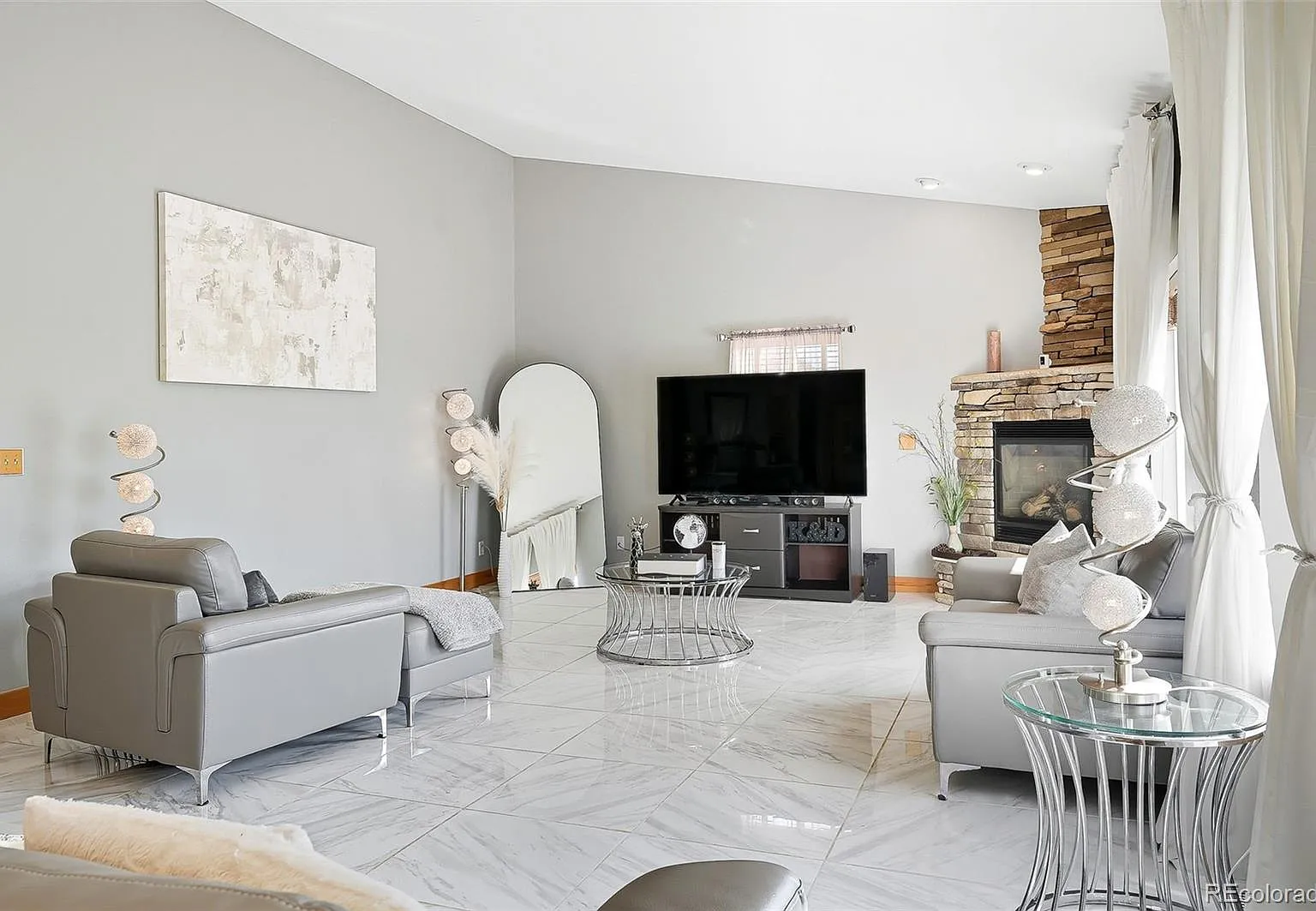5 bed, 4.0 bath, 4740 sqft, $4,500 — Photo 4