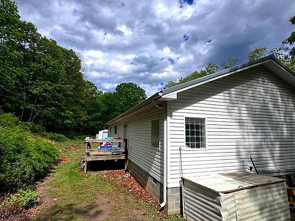 3rd image of 155 Foxdale Ln
