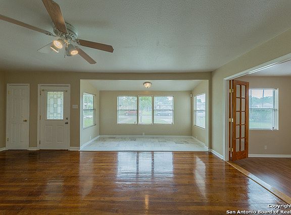 3rd image of 114 Brookview Dr