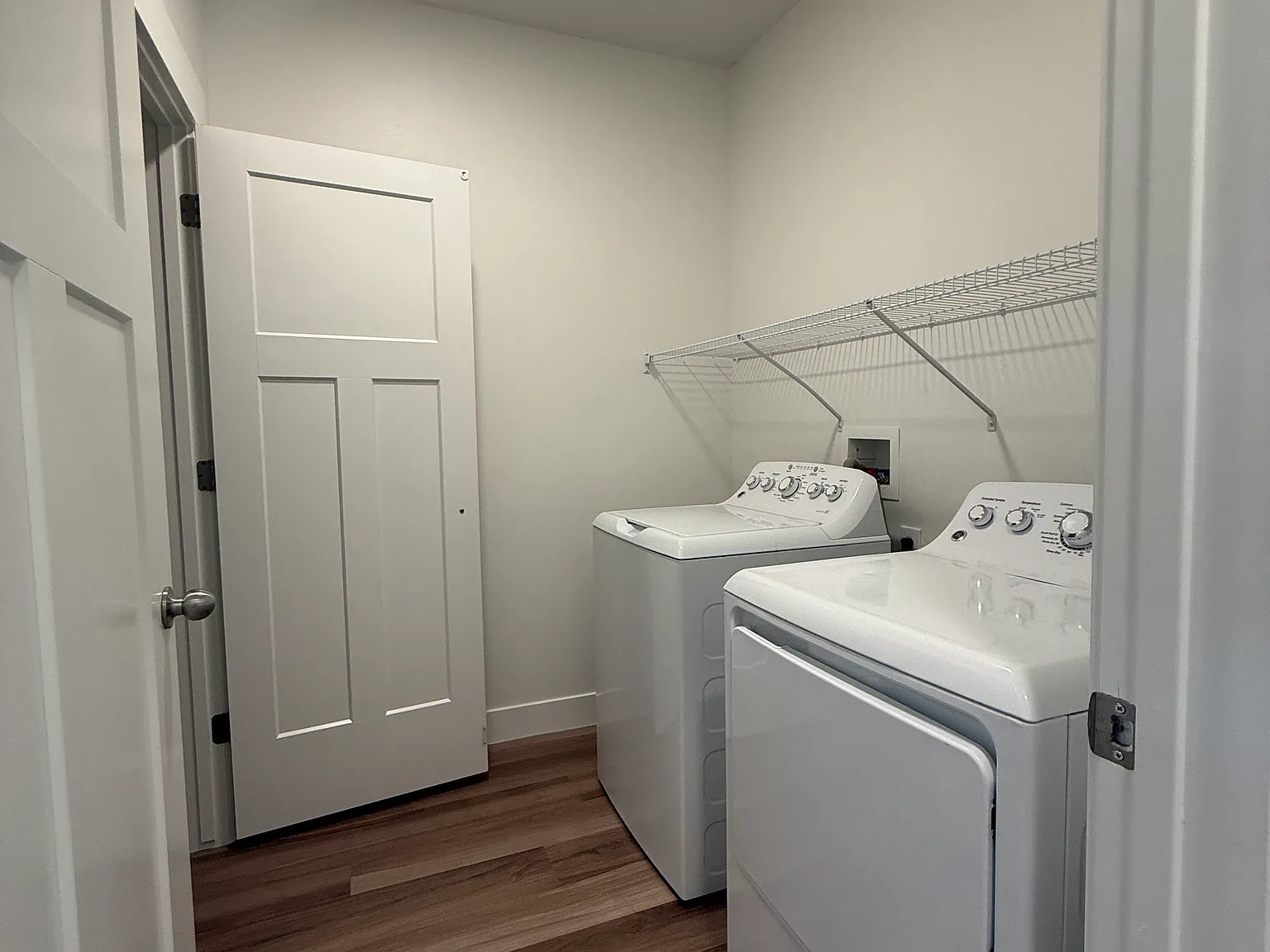 3 bed, 1233 sqft, $1,900 — Photo 2