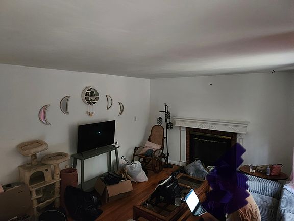 2nd image of 206 Cedar Swamp Rd