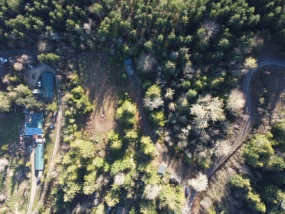 4th image of 445 Watershed Road
