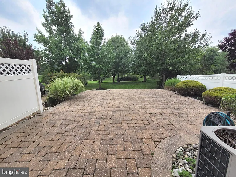 35 Tudor Ct — Photo 34