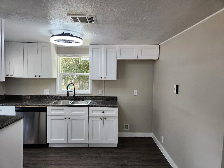 728 Hudson Rd — Photo 10