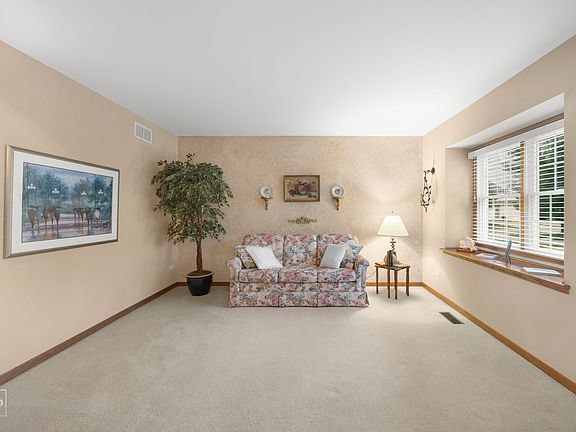 2nd image of 2042 Waterford Ln