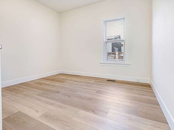 4th image of 1035 Columbia Ave