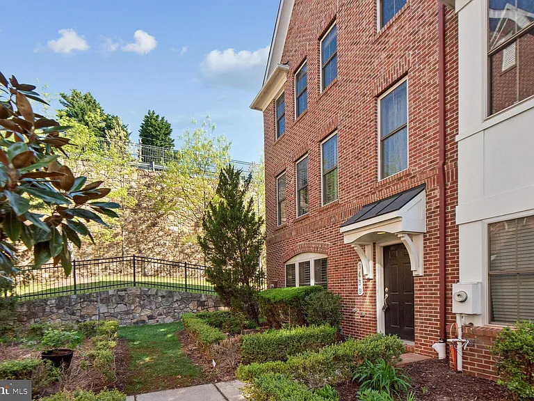 3439 Kemper Rd — Photo 38