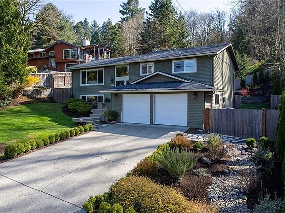 2nd image of 10124 111th Ave NE