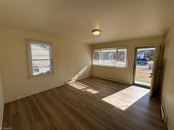 4th image of 1907 Woodside Dr