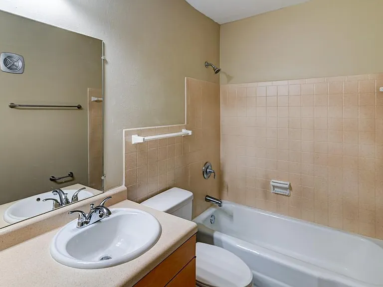 112 W Klubertanz Dr #2 — Photo 15