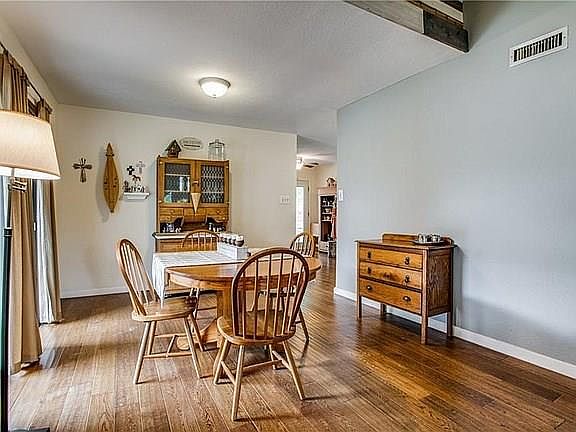 5th image of 414 Cambria Dr