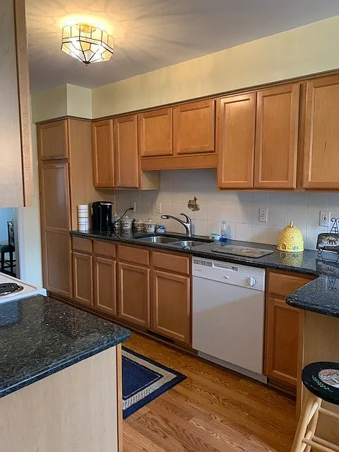 3 bed, 2.5 bath, 1912 sqft, $1,850 — Photo 4