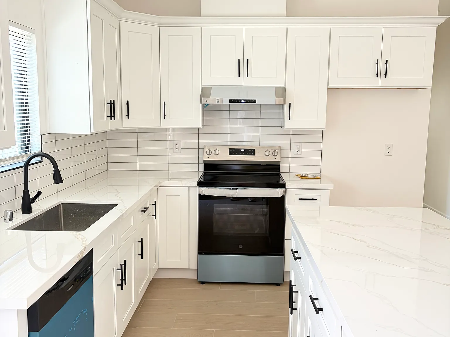 4 bed, 1200 sqft, $3,800 — Photo 2