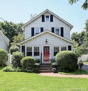 60 W 19th Street, Huntington Station, NY, 11746