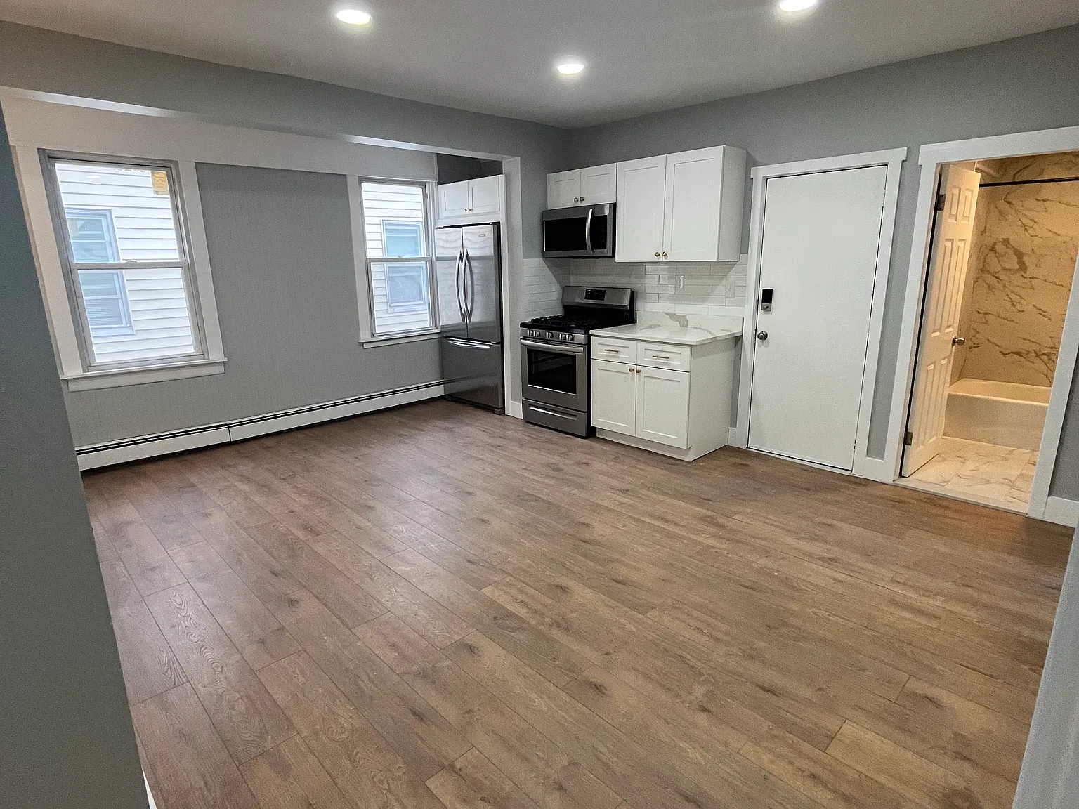 4 bed, 1300 sqft, $3,200 — Photo 3