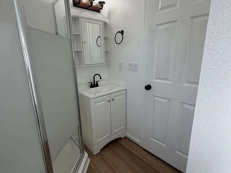 417 2nd St #12 — Photo 9