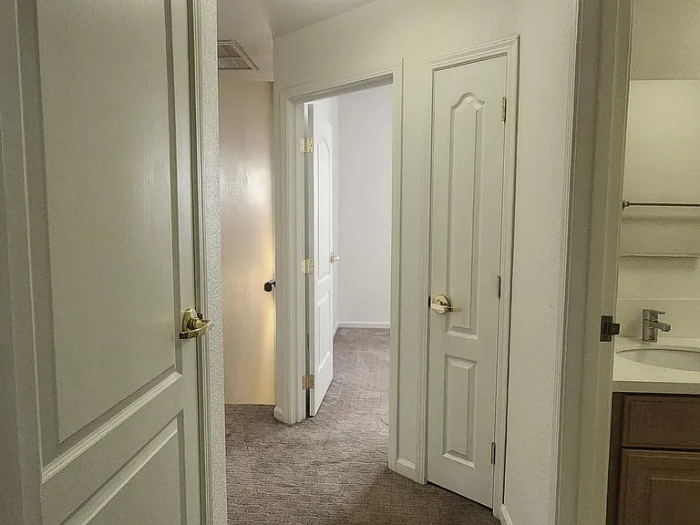 1033 S St #6 — Photo 22