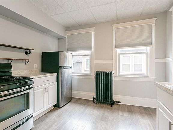 5th image of 397-399 University Ave