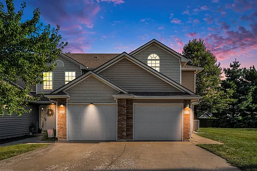 801 SW Peach Tree Ln Photo 1
