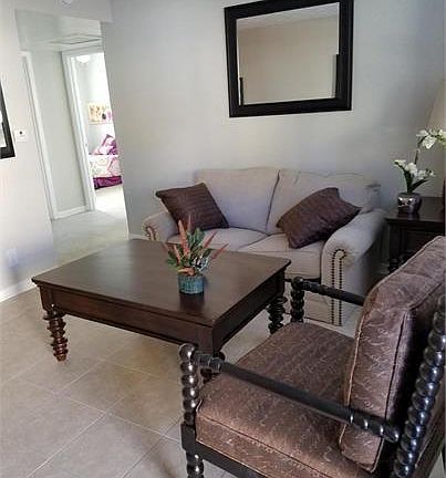 4th image of 3801 Almeda St #206
