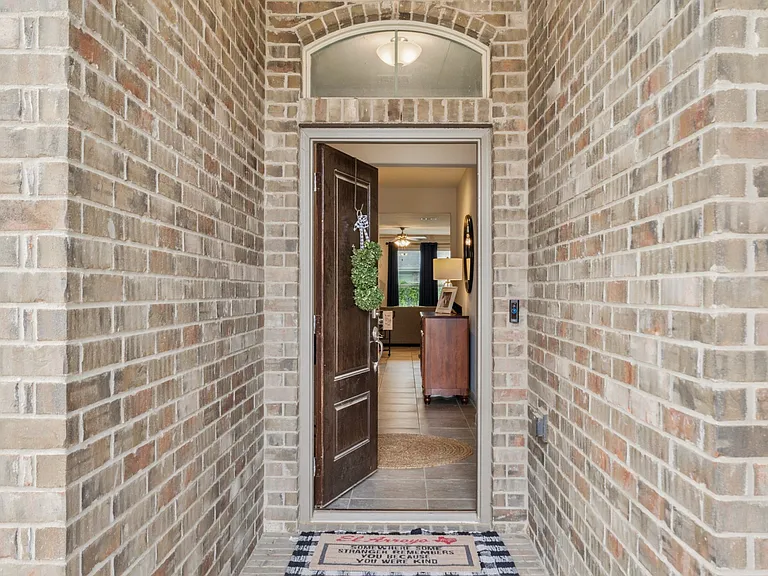 2417 Rooster Ln — Photo 2
