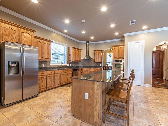 4th image of 404 Calderwood Dr