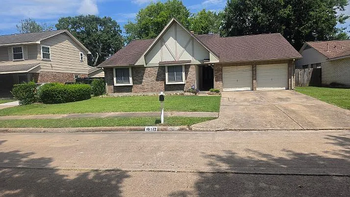 4 bed, 2108 sqft, $1,925 — Photo 1