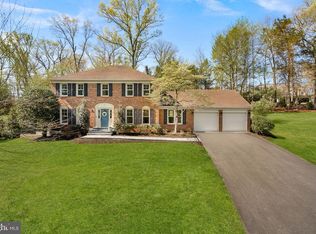 811 Follin Farm Ln, Great Falls, VA 22066