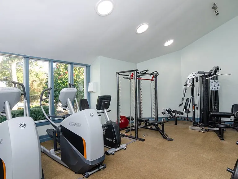 403 Dolphin Ct — Photo 37