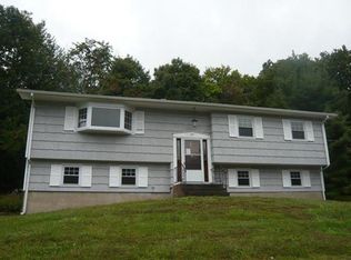 22 Great Oaks Dr, New City, NY 10956