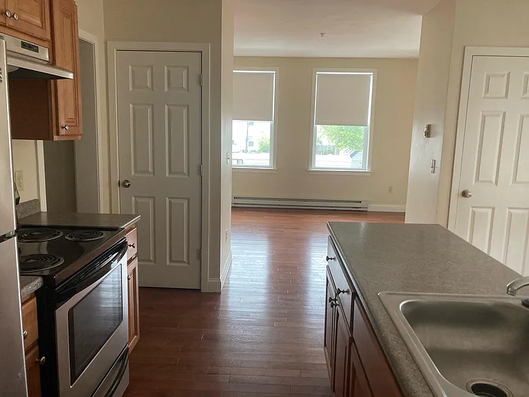 4-64 W Hollis St #4 — Photo 5