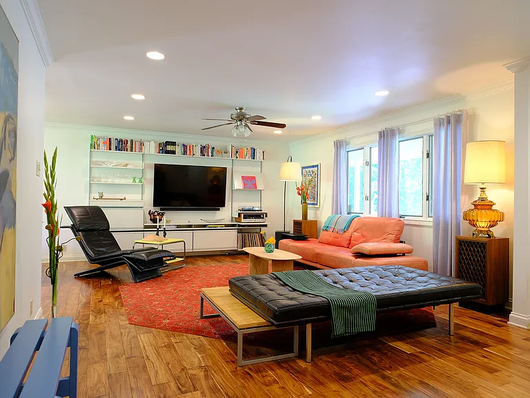 6916 Lark Ln — Photo 1