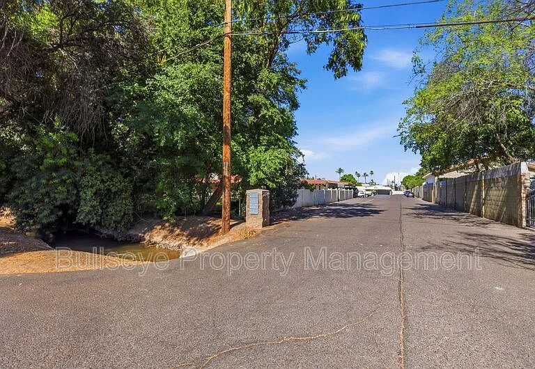 6530 N Central Ave — Photo 2