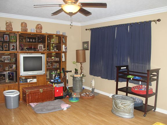 4th image of 6856 Langston Dr