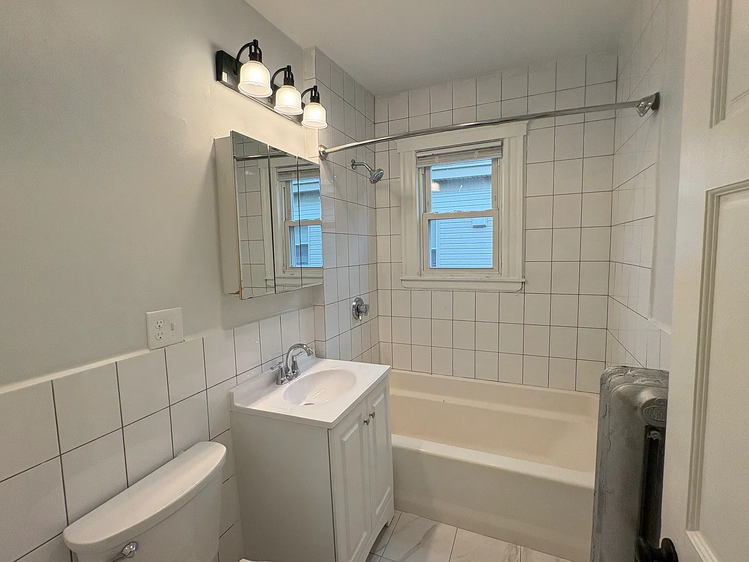 3 bed, 1000 sqft, $2,600 — Photo 3