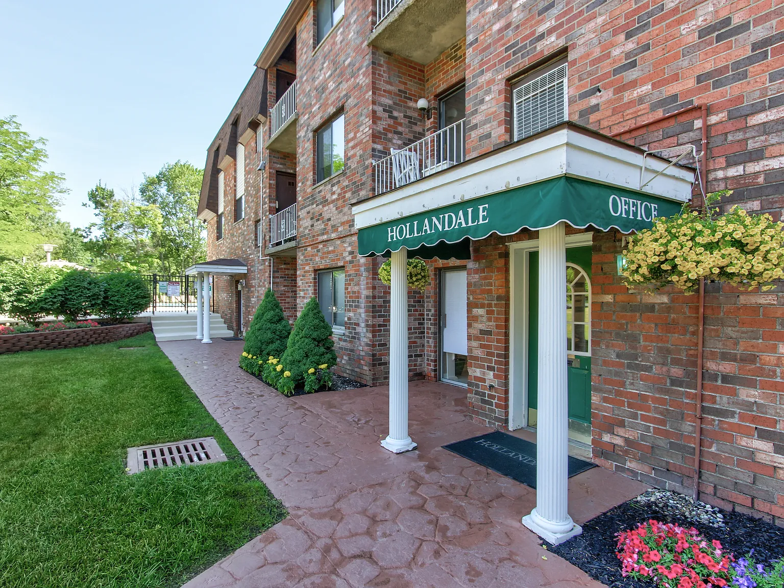 Hollandale Apartments — Photo 4