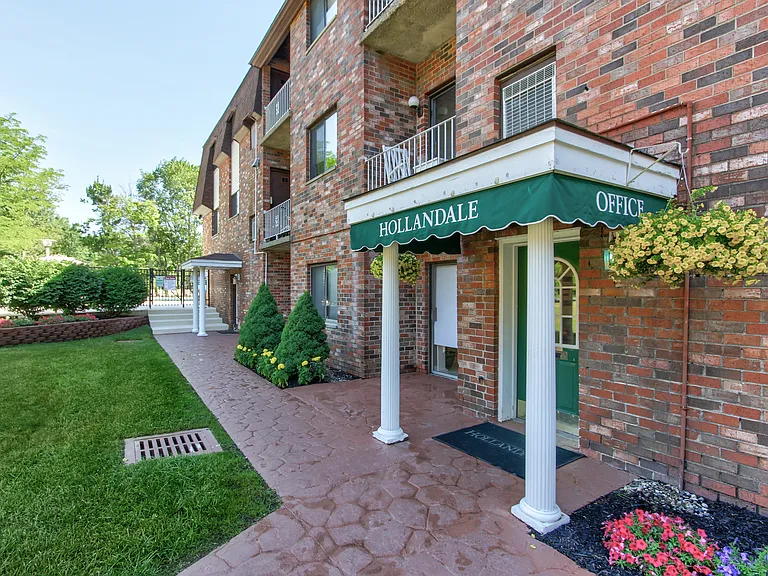 Hollandale Apartments — Photo 5