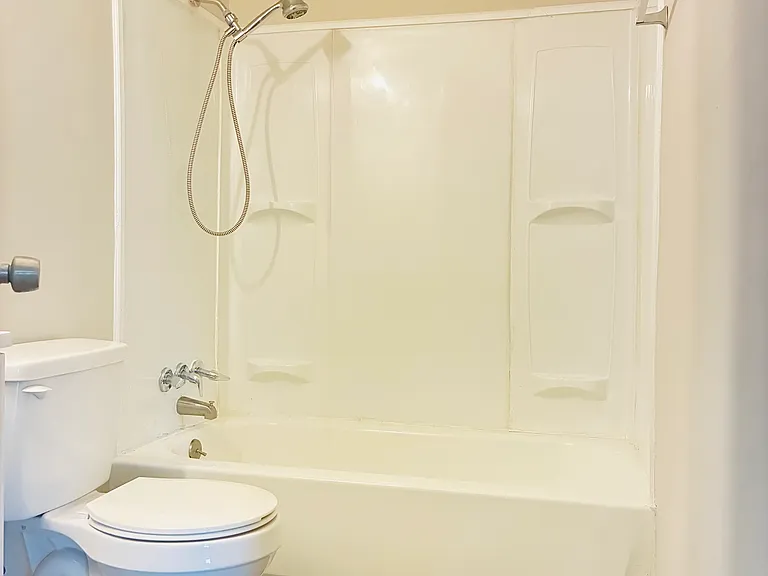 313 E Gibbs St — Photo 14