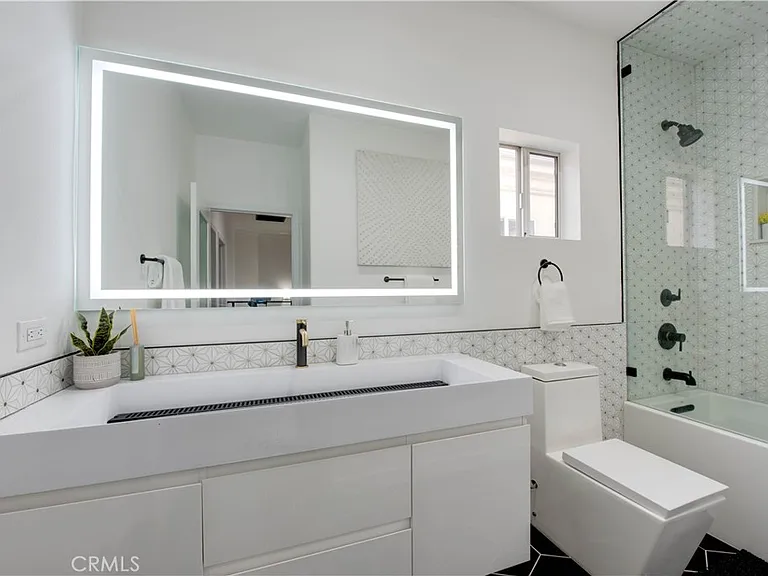 7330 De Soto Ave — Photo 25