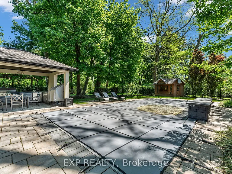 606 Lakeshore Rd W — Photo 45