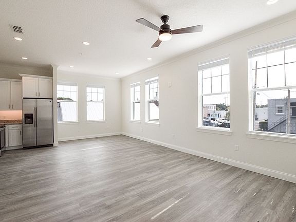 5th image of 109 S Boyd St APT 301