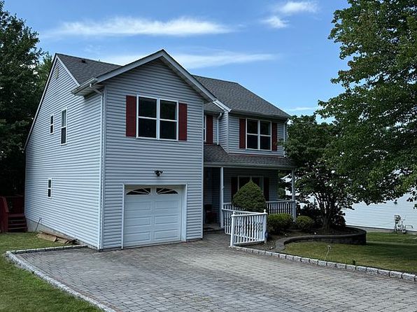 53 Larkin Ln