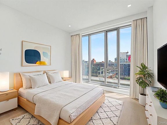 4th image of 35-32 Leavitt Street #12B