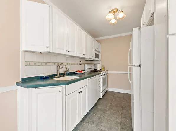 5730 Mosholu Avenue image 10 of 22