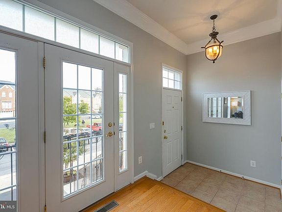 Spacious & welcoming foyer