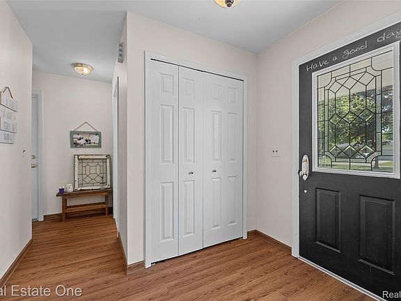 4th image of 4931 Calvert Dr